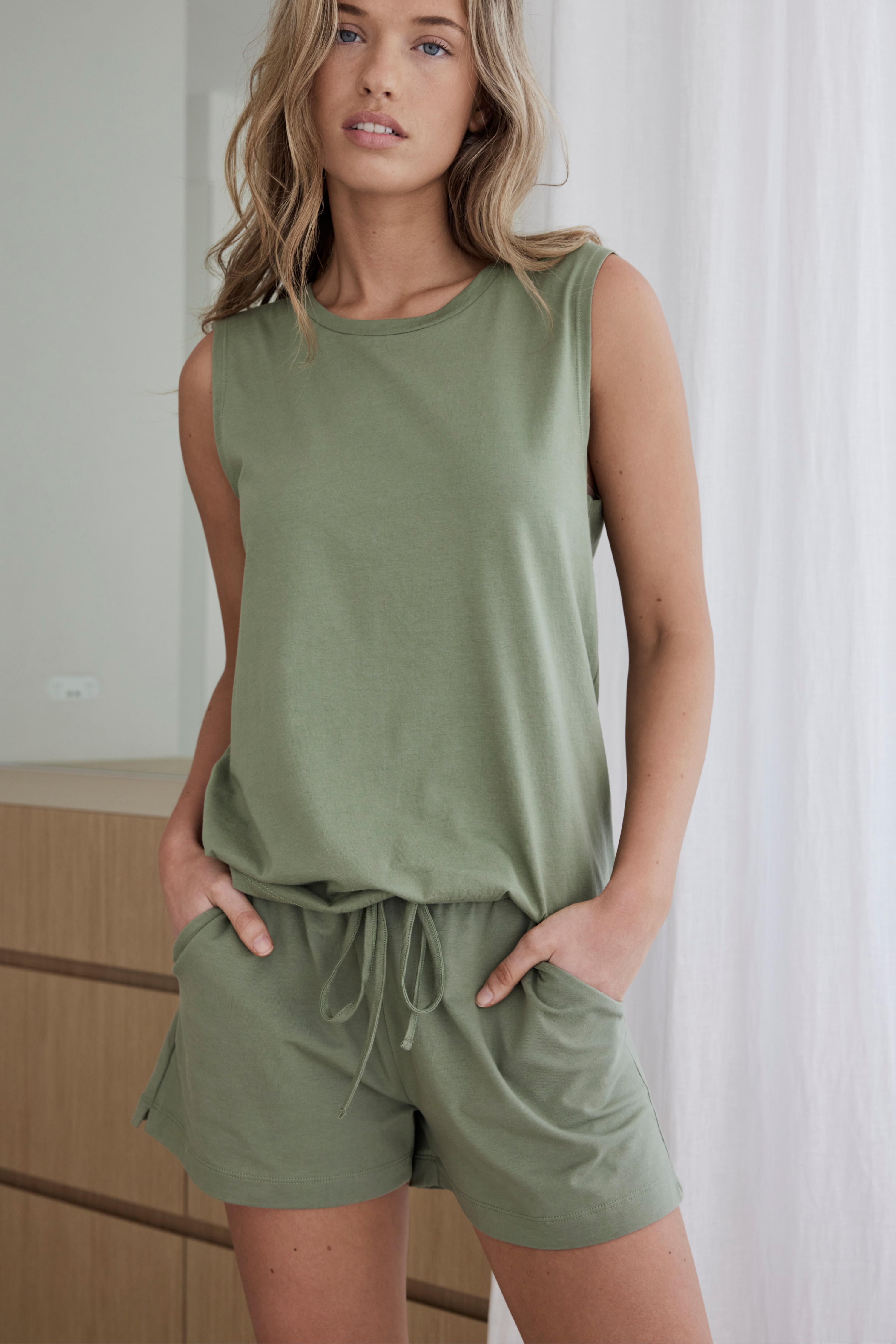 Sleeveless tee - Soft green